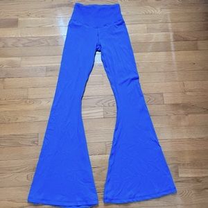 OFFLINE by Aerie Real Me Smocked Super Flare Legging (size Small)